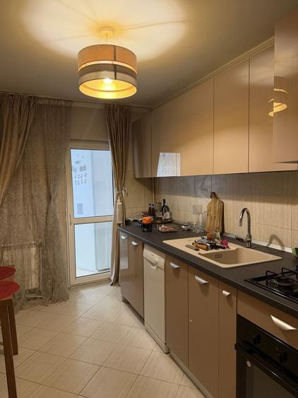 Apartament cu 3 camere decomandat în Independenței