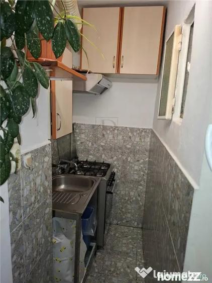 Garsonieră decomandată în Lunei