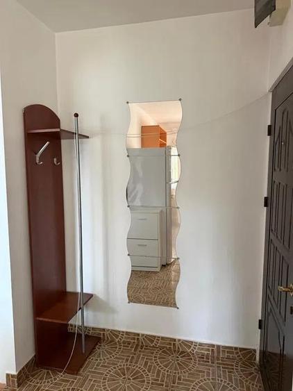Apartament cu 2 camere semidecomandat, mobilat în Podu Roș