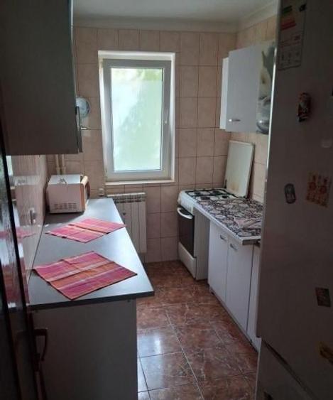 Apartament cu 3 camere semidecomandat, mobilat în Tomis Nord