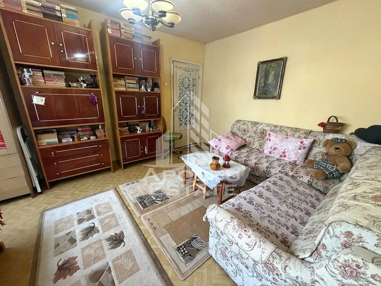 Apartament cu 3 camere semidecomandat în Dacia