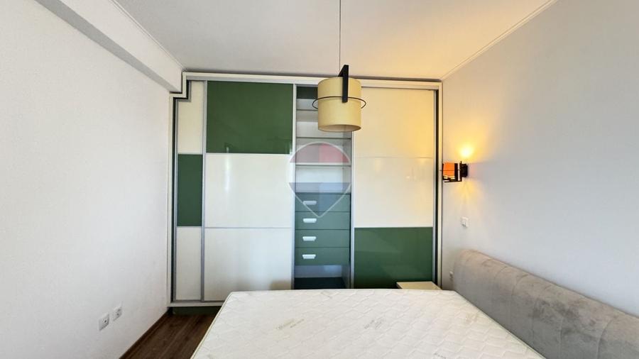 Apartament cu 2 camere semidecomandat, mobilat în Florești