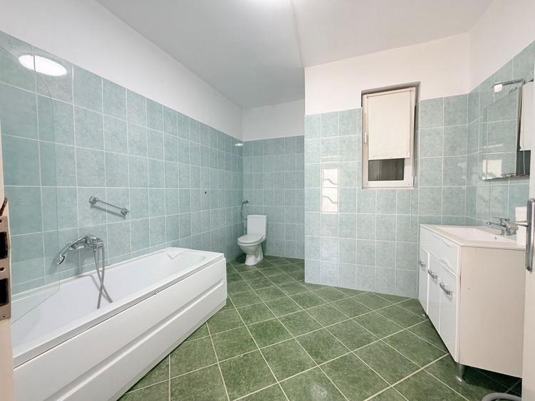 Casă individuală cu 8 camere cu Canalizare în Elisabetin