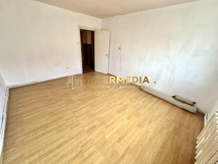 Garsonieră decomandată în Cetate