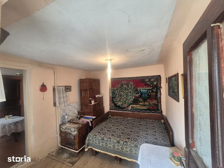 Casă cu 5 camere cu Teren 843 Mp în Ceauru