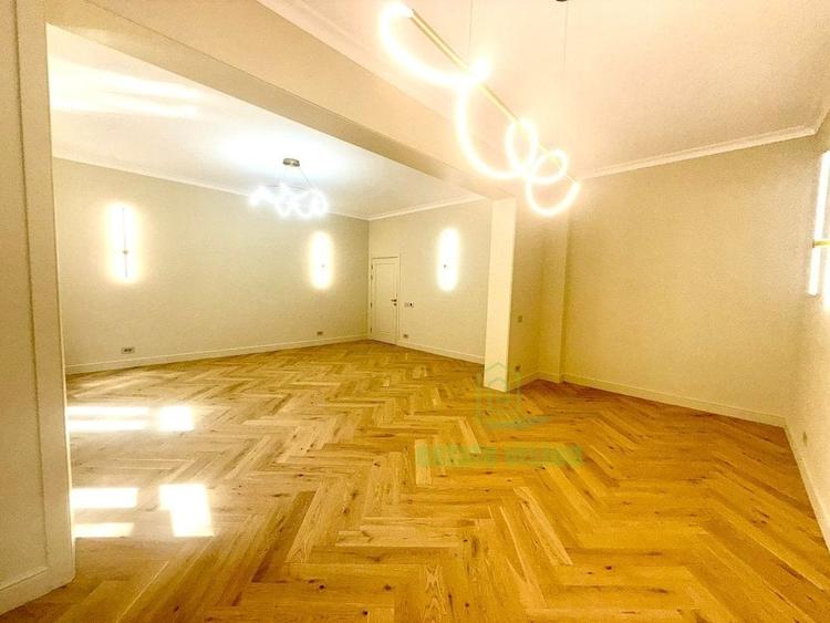 Apartament cu 4 camere semidecomandat în Romană