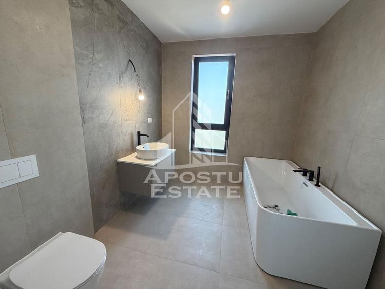Apartament cu 3 camere semidecomandat în Torontalului