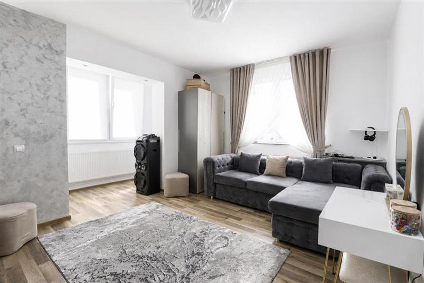 Apartament cu 2 camere decomandat în Tractorul