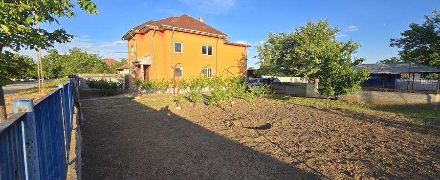 Casă individuală cu 5 camere cu Canalizare în Central