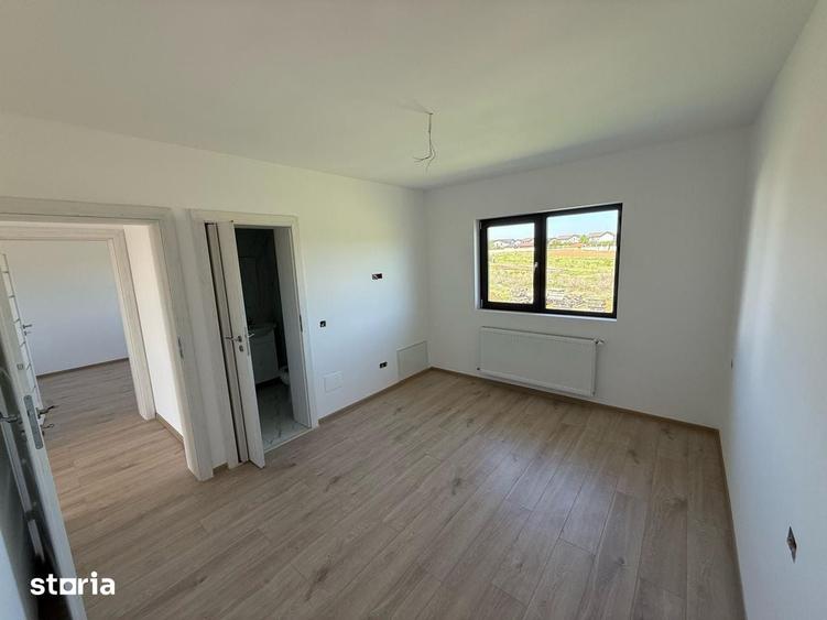 Casă cu 5 camere cu Teren 490 Mp în Păulești