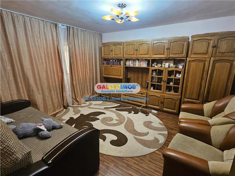 Apartament cu 2 camere decomandat, mobilat în Micro 4