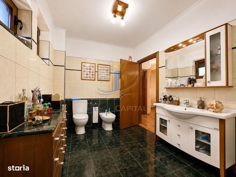Casă cu 4 camere în Sisești