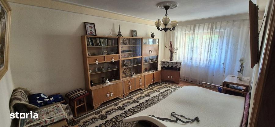 Apartament cu 3 camere decomandat în Canta