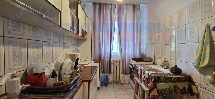 Apartament cu 2 camere decomandat, mobilat în Piața Veche