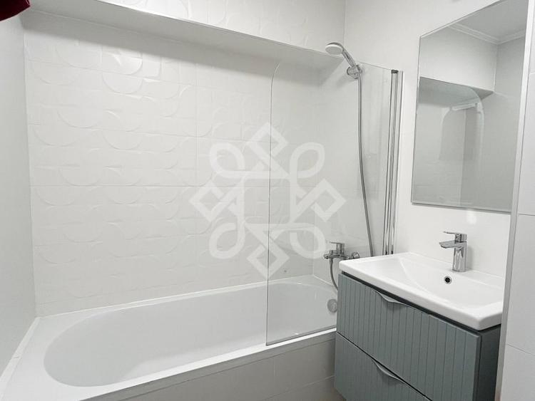 Apartament cu 4 camere semidecomandat, mobilat în Ultracentral