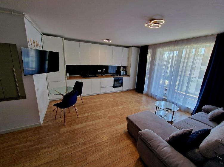 Apartament cu 2 camere semidecomandat, mobilat în Pipera