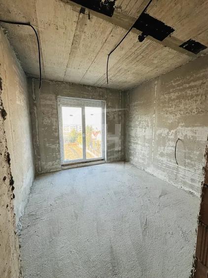 Apartament cu 4 camere semidecomandat în Europa