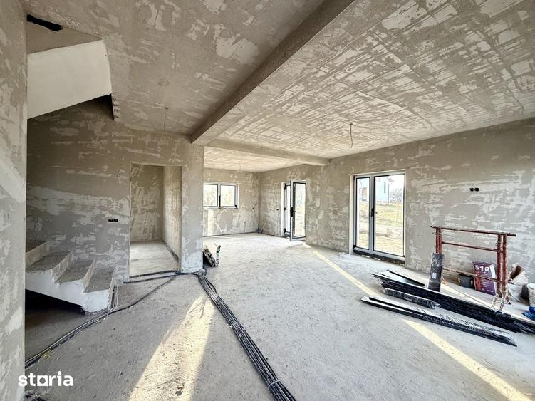 Casă cu 5 camere cu Teren 250 Mp în Central