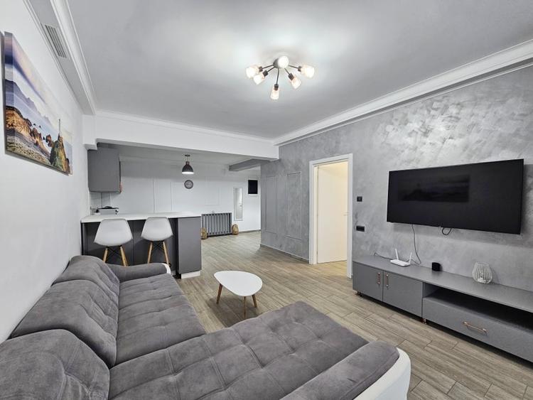 Apartament cu 2 camere decomandat, mobilat în Est