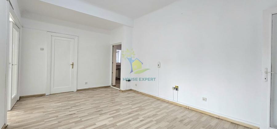 Apartament cu 4 camere semidecomandat în Foișorul de Foc