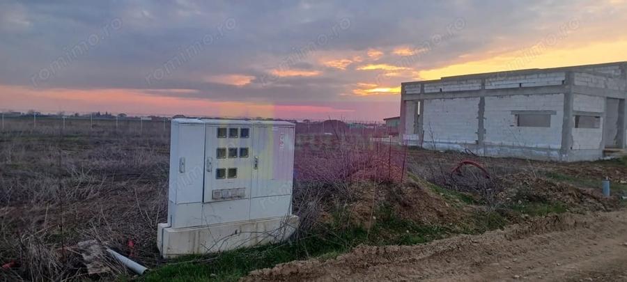 Casă cu Teren 607 Mp în Săbăreni