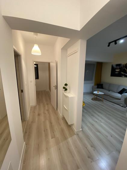 Apartament cu 2 camere semidecomandat, mobilat în Regie