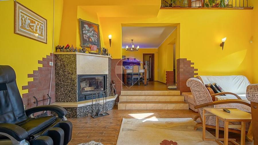 Casă cu 5 camere cu Teren 519 Mp în Cristian