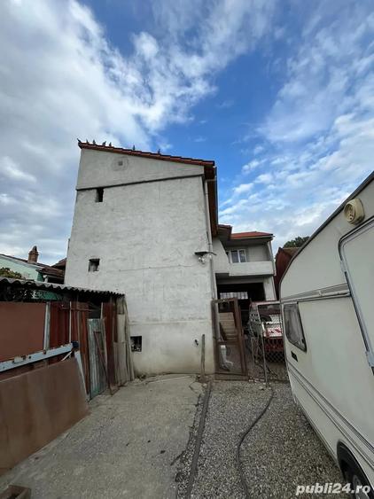 Casă cu 6 camere în Central
