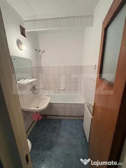 Apartament cu 2 camere semidecomandat în Craiovei