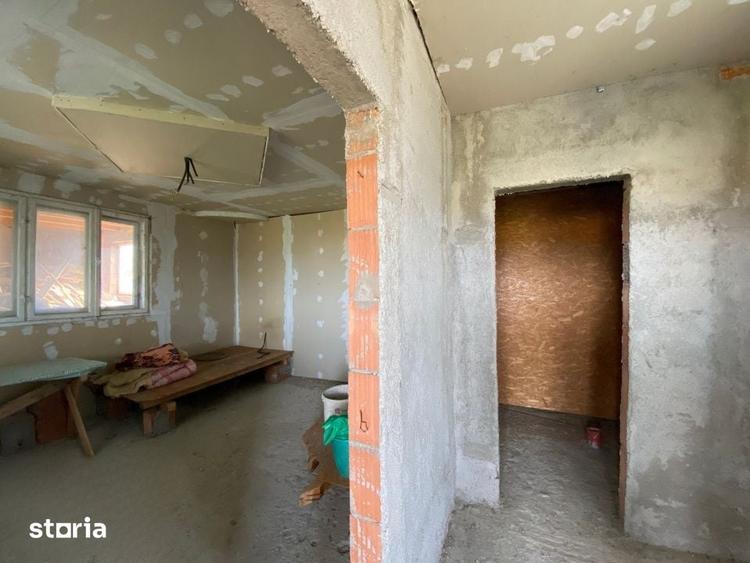 Casă cu 3 camere cu Teren 435 Mp în Groși
