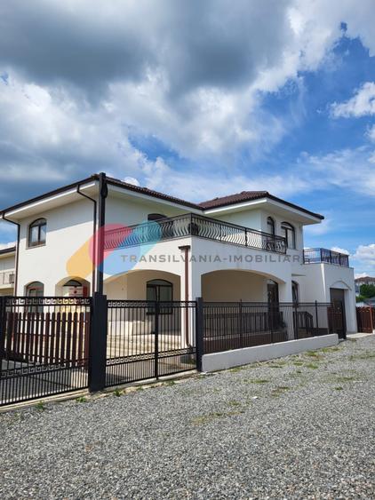 Casă individuală cu 4 camere cu Canalizare în Dezmir