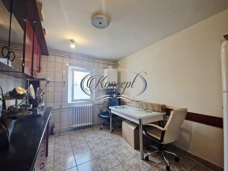 Apartament cu 3 camere decomandat, mobilat în Zorilor