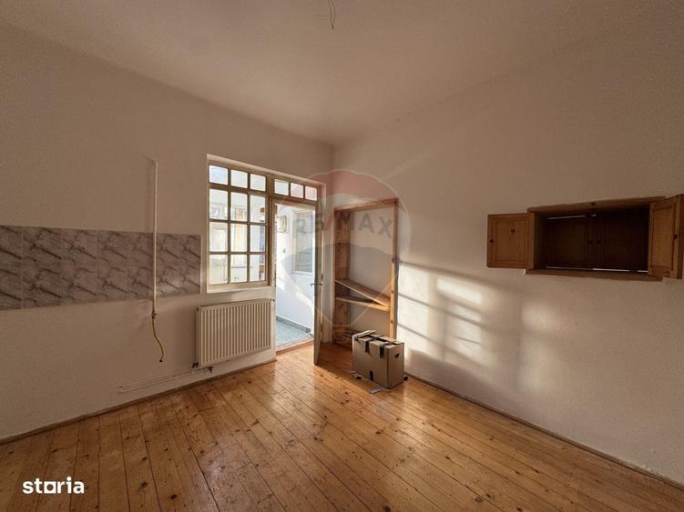 Casă cu 4 camere cu Teren 572 Mp în Central