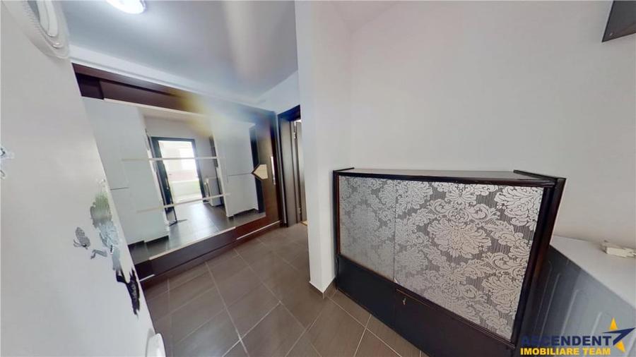 Apartament cu 2 camere decomandat în Sânpetru