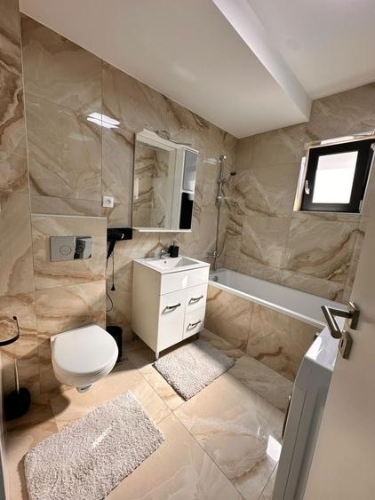 Apartament cu 3 camere decomandat în Exterior Vest