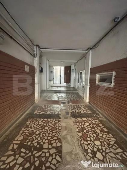 Apartament cu 5 camere decomandat în Central