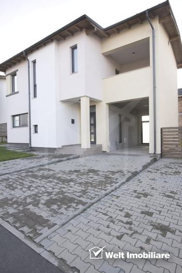 Casă individuală cu 4 camere cu Canalizare în Dezmir