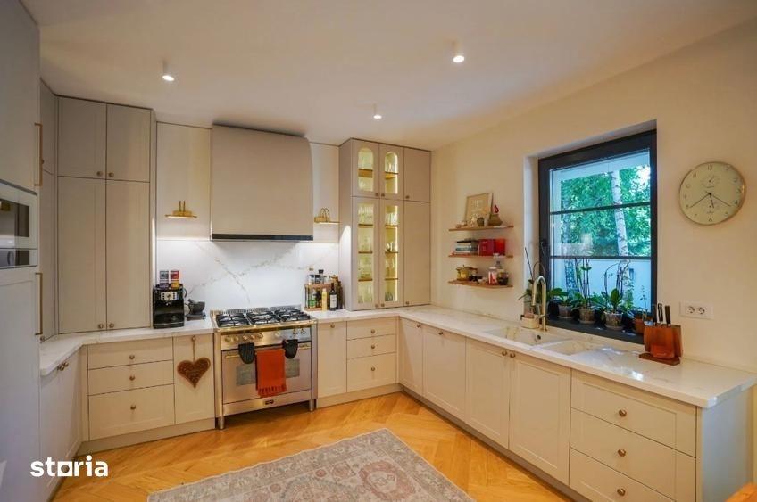 Casă cu 5 camere cu Teren 200 Mp în Central