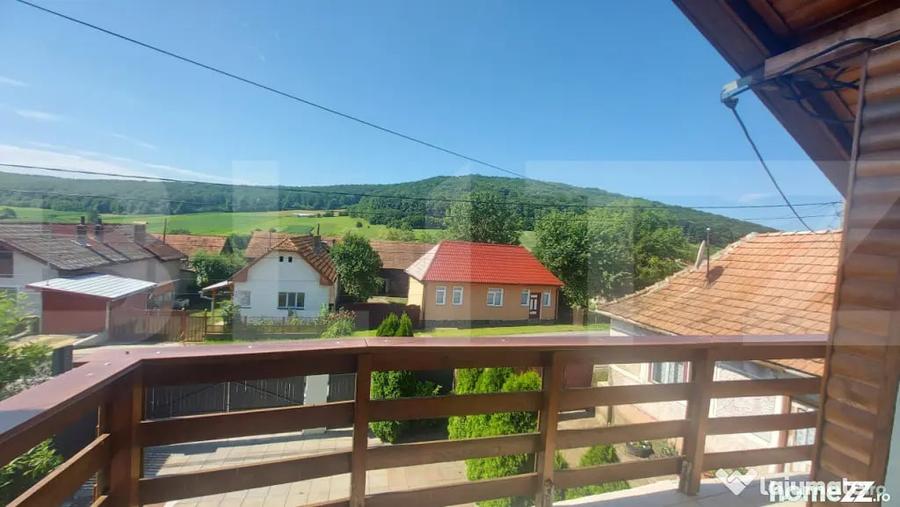 Casă cu 5 camere cu Teren 4427 Mp în Vâlcele
