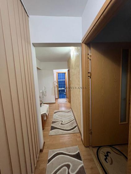 Apartament cu 4 camere decomandat în Central