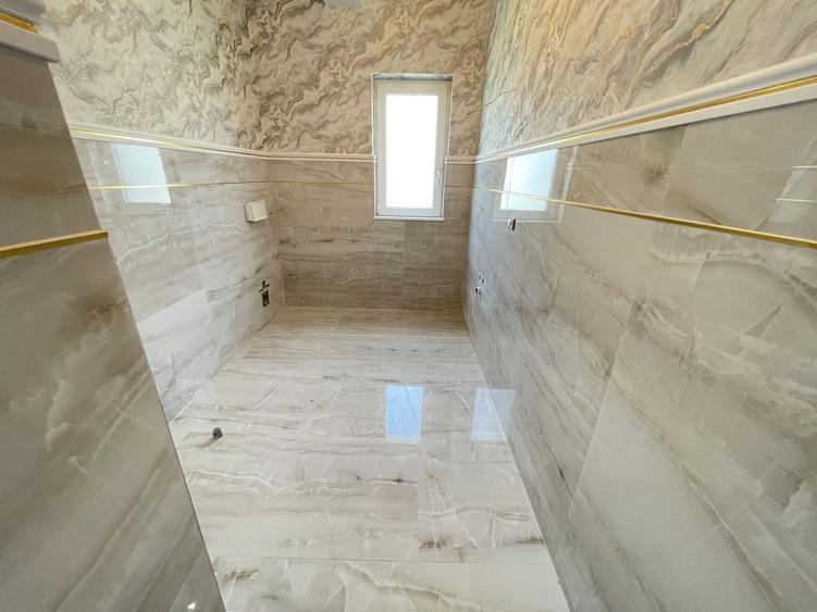 Duplex cu 5 camere cu Canalizare în Dumbrăvița
