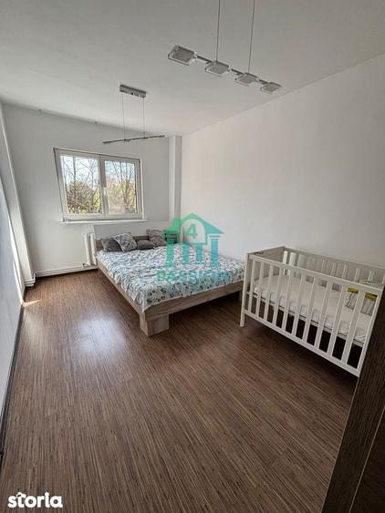Apartament cu 3 camere decomandat în Astra
