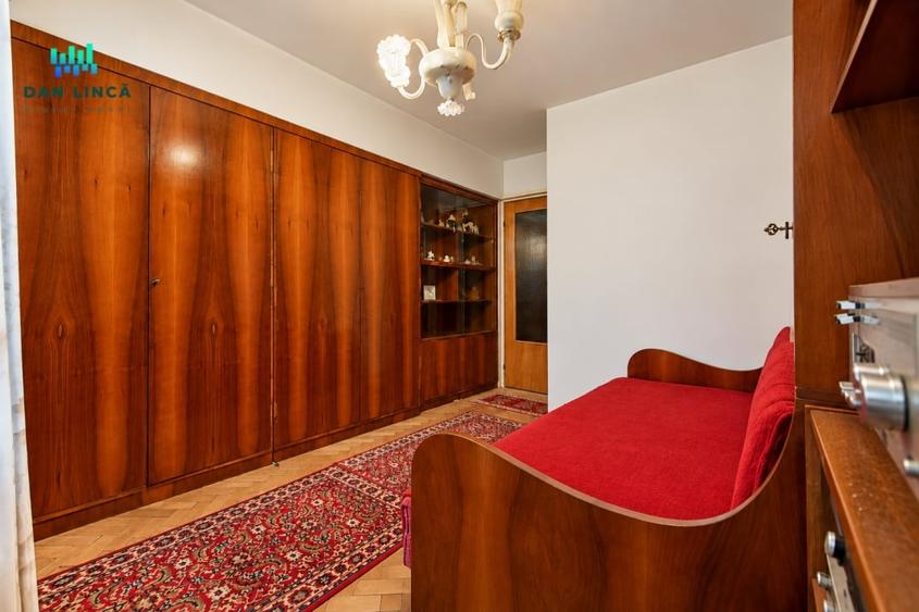 Apartament cu 4 camere decomandat în Central