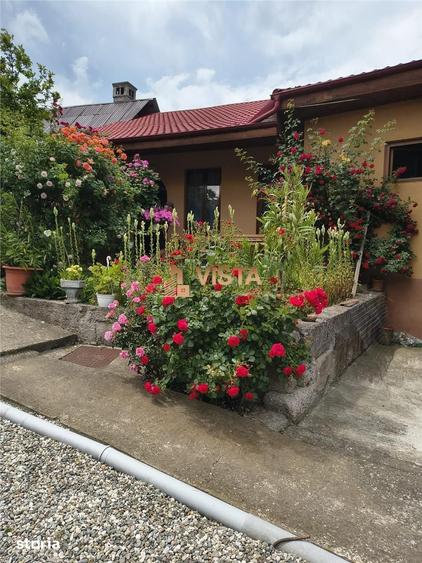 Casă cu 4 camere decomandat cu Teren 2300 Mp în Central