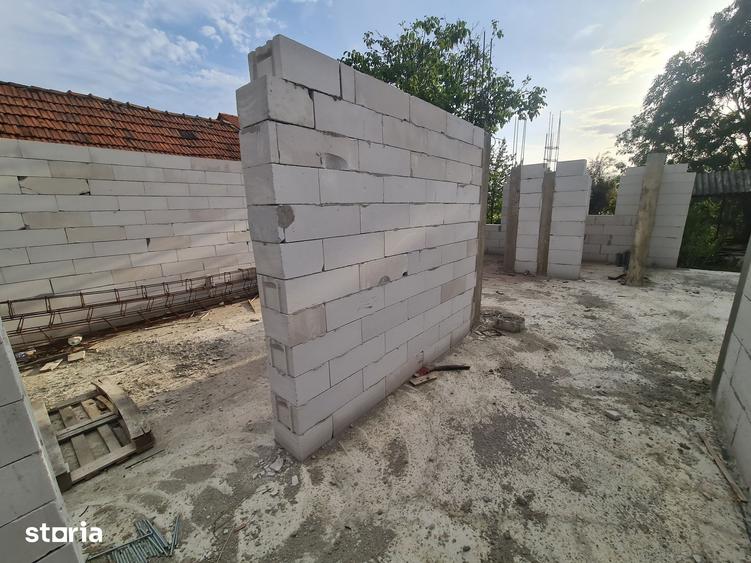 Casă cu 5 camere cu Teren 1496 Mp în Bocsig