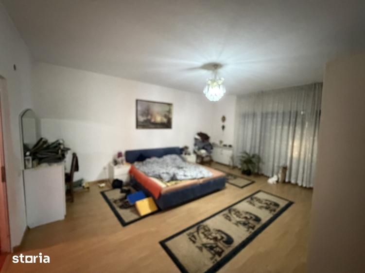 Casă cu 5 camere cu Teren 250 Mp în Ferentari