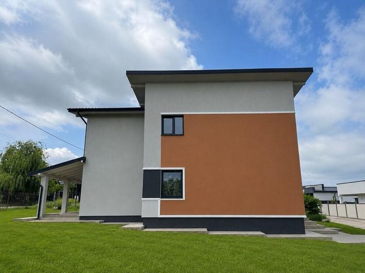 Casă cu 4 camere decomandat în Cug