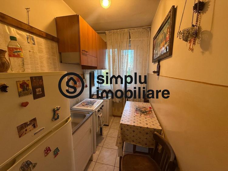 Apartament cu 2 camere semidecomandat, mobilat în Craiovița Nouă