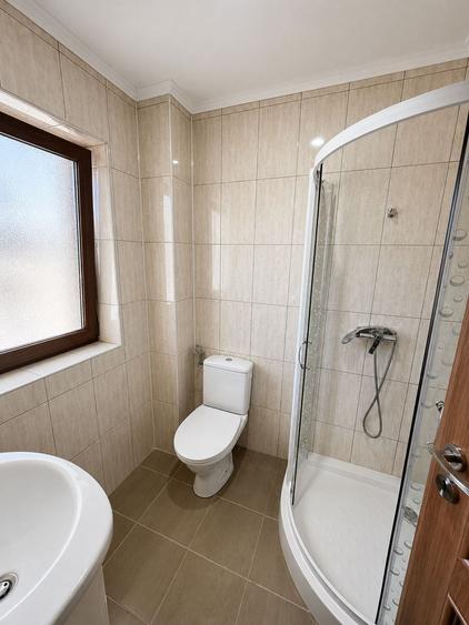 Casă individuală cu 6 camere cu Garaj în Periferie