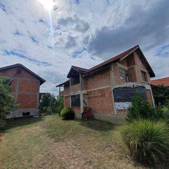 Casă cu 6 camere cu Teren 628 Mp în Ghiroda